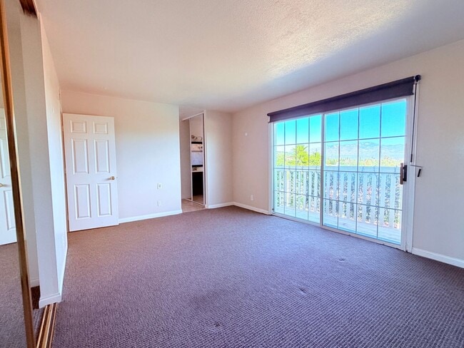 Building Photo - 3 Bedroom Beautiful Home with a stunning view