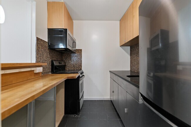 Building Photo - 7117 Park Ave