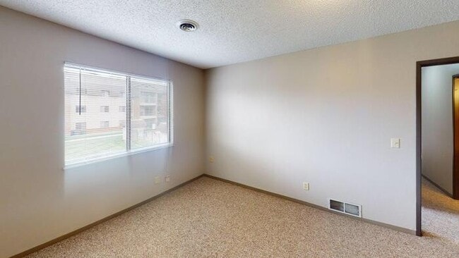 Building Photo - 1727 N Grandview Ln