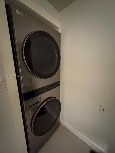 Building Photo - 1205 NE 17th Terrace