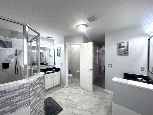 Building Photo - 736 Kildrummy Dr