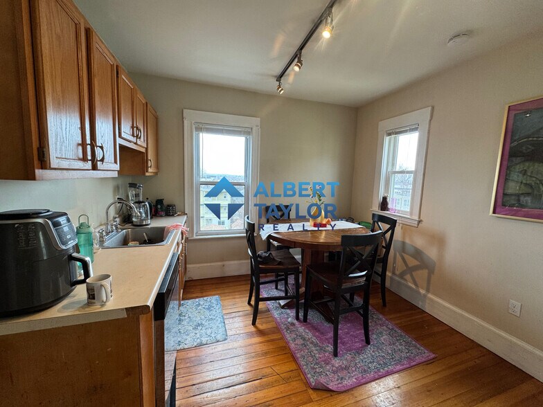 Building Photo - 101 Heath St