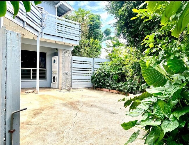 Primary Photo - 66-831-831 Kamakahala St
