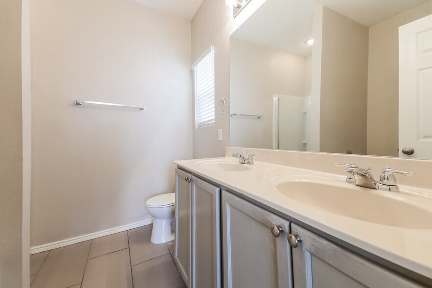 Building Photo - 1724 Gayla Creek Dr