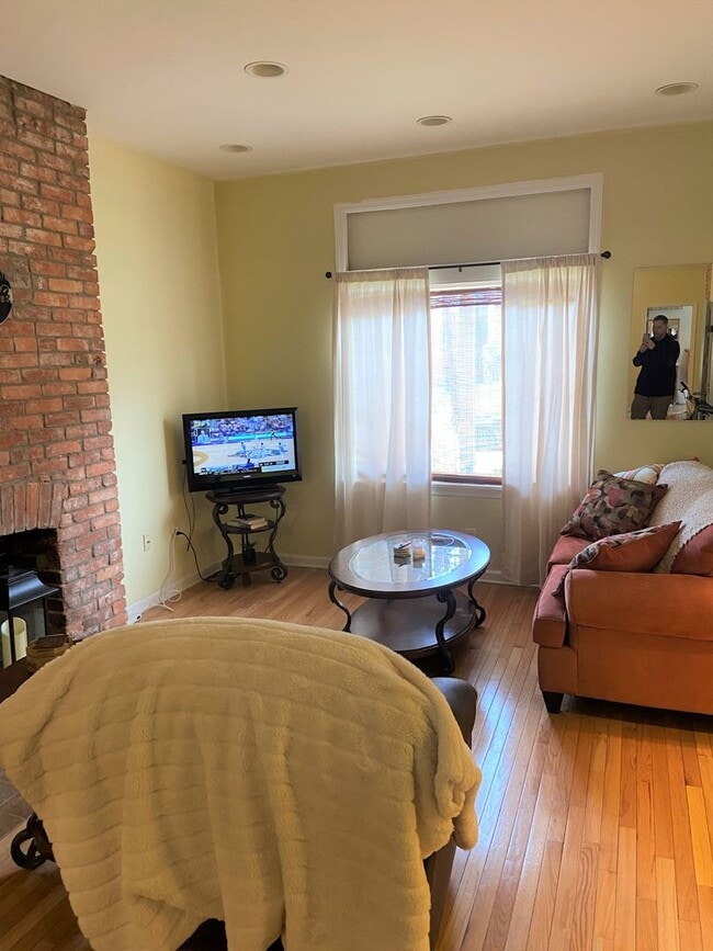 Building Photo - 5552 Avondale Pl