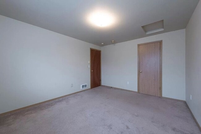 Building Photo - 218