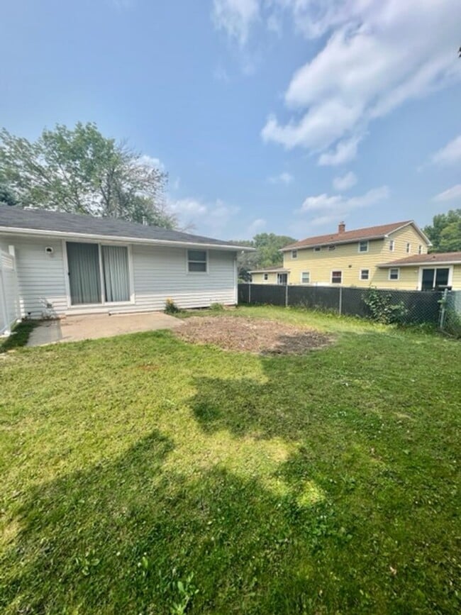 Building Photo - 2489 Trojan Dr