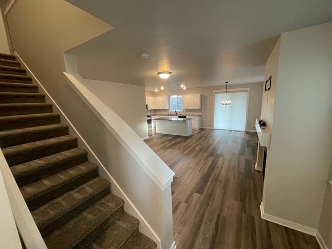 Building Photo - Spacious 3-bedroom and 2nd living room 2 1/2-full bath with New carpet, pad and LVT flooring