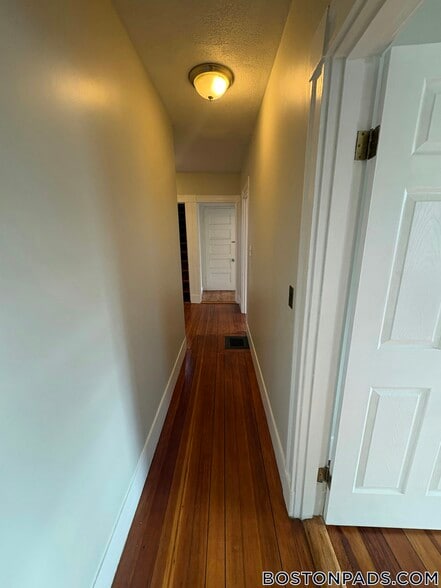 Building Photo - 27R Albion St