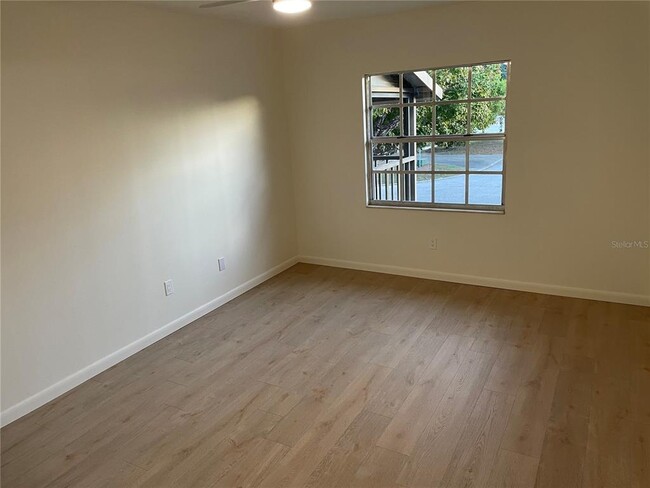 Building Photo - 4511 S Oak Dr