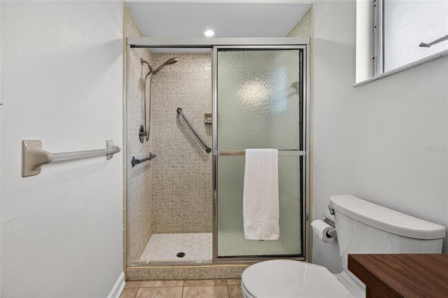 Building Photo - 430 Sunnyside Dr