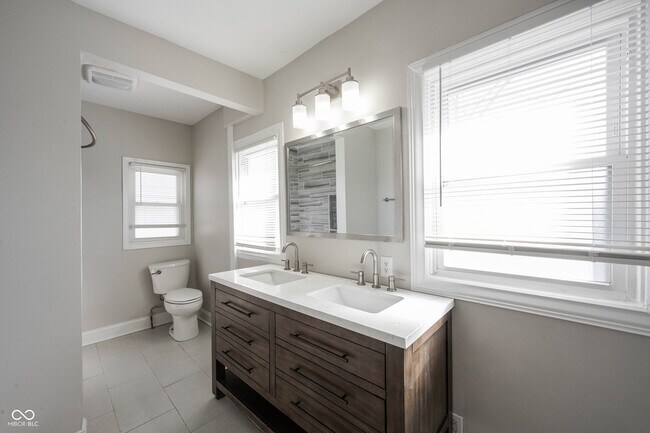 Building Photo - 3117 N Park Ave