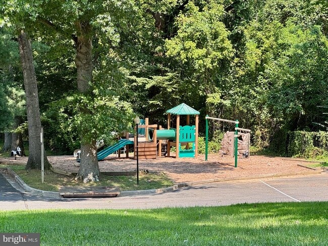 Building Photo - 7680 Tremayne Pl
