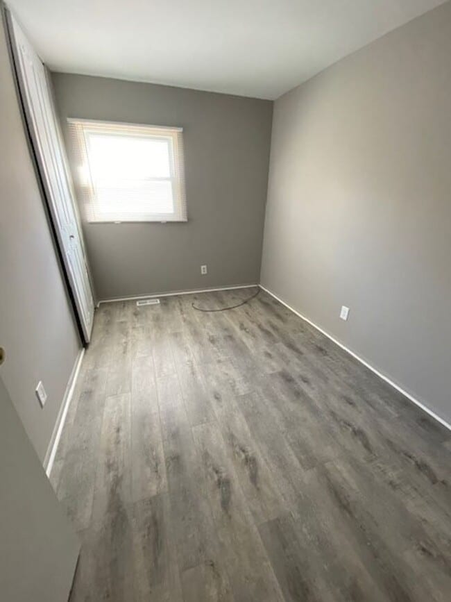 Building Photo - 606 Dogwood Dr