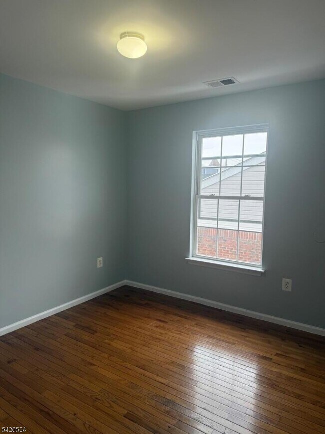 Building Photo - 537 S 18th St