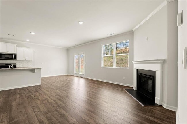 Building Photo - 127 Landsdowne Way SE