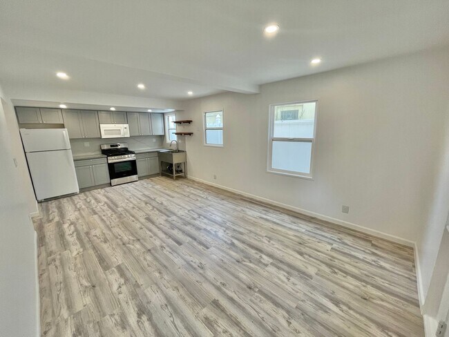 Building Photo - Stunning Ocean & Bay View Two-Story Home on the Long Beach Peninsula