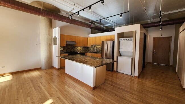 Building Photo - 333 W Hubbard St