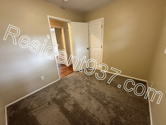 Building Photo - 3 Bed 1 Bath Home