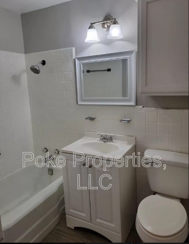 Building Photo - 874 Von Blond