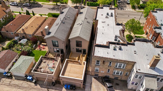 Building Photo - 4038 W Addison St