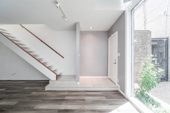 Building Photo - 6311 Riverview Way