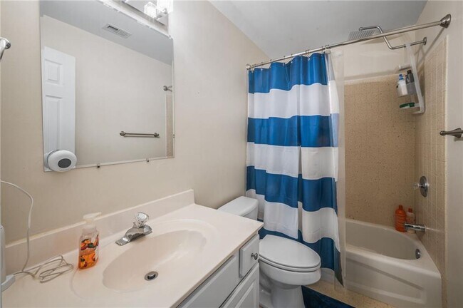 Building Photo - 2506 Retreat Dr NE