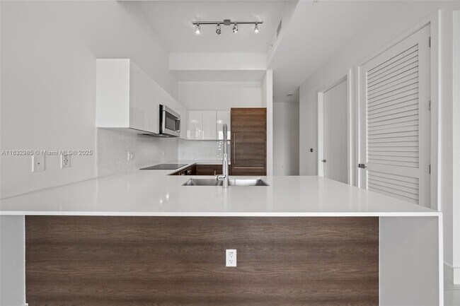 Building Photo - 301 Altara Ave