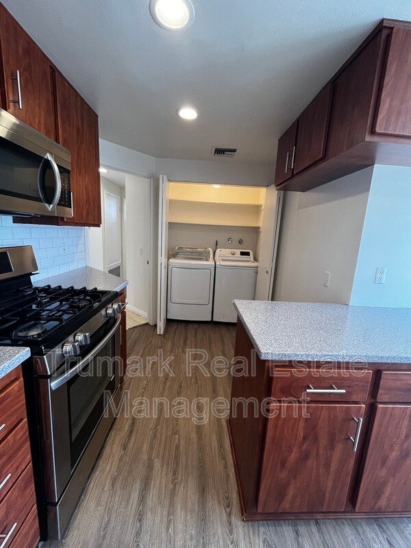 Building Photo - 412 N Kenwood St
