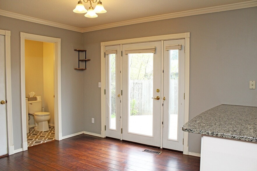 Building Photo - 4410 SW Appletree Pl
