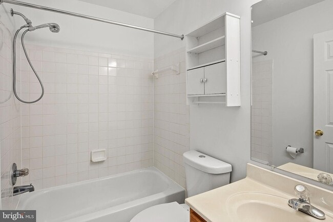 Building Photo - 1710 Fallowfield Ct