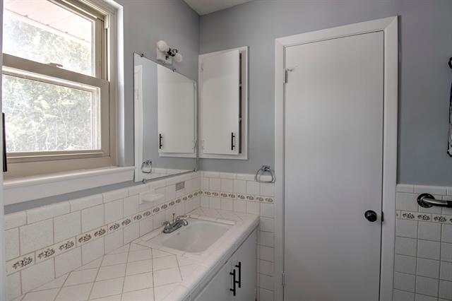 Building Photo - 929 Dodson St