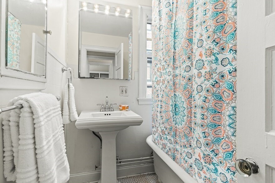 Bathroom - 36 Ash St