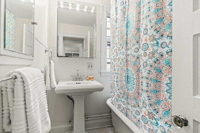 Bathroom - 36 Ash St