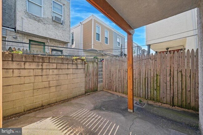 Building Photo - 1739 Pierce St