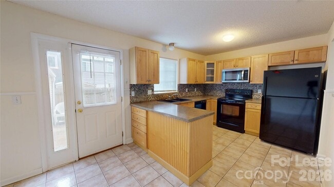 Building Photo - 1211 Scaleybark Rd