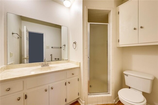 Building Photo - 12401 Knoll Ridge Dr