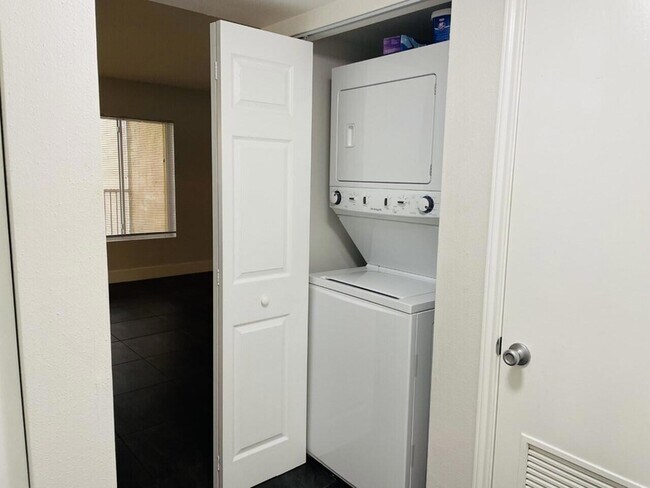 Building Photo - 2405 NW 33rd St