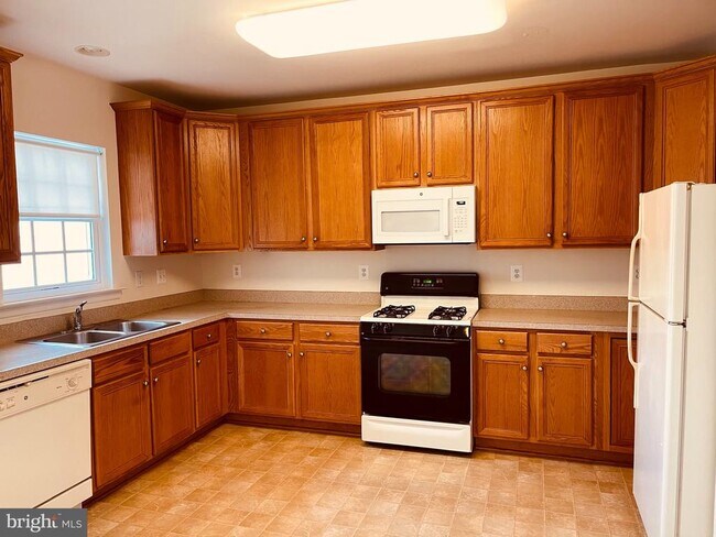 Building Photo - 16802 Sweeney Ln