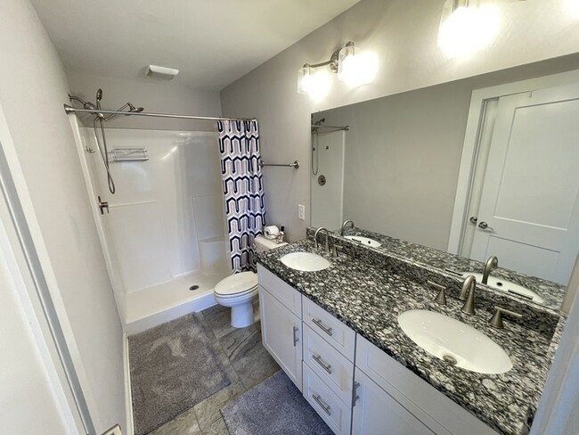 Building Photo - Matlock Townhomes 2 bedroom unit, close to...