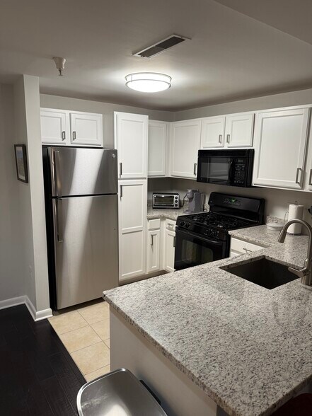 Building Photo - 350 G St SW