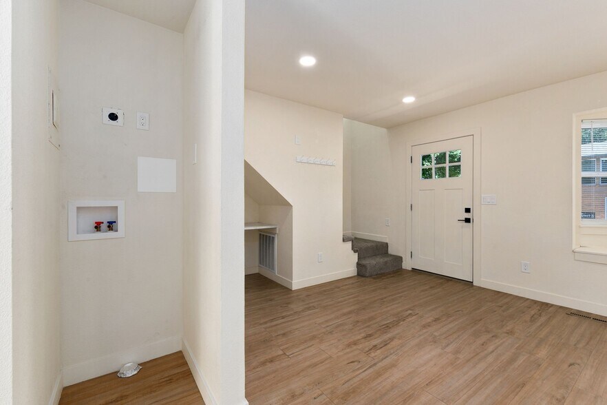 Building Photo - 1624 Banyan Dr