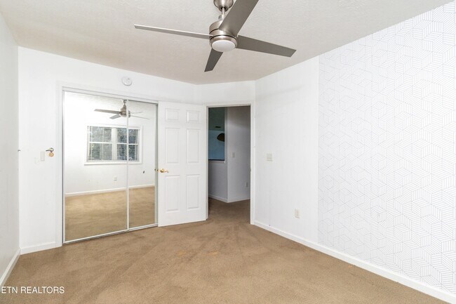 Building Photo - 2084 Allenridge Dr