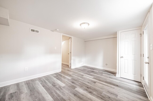 Building Photo - 1435 Dartmouth Ave