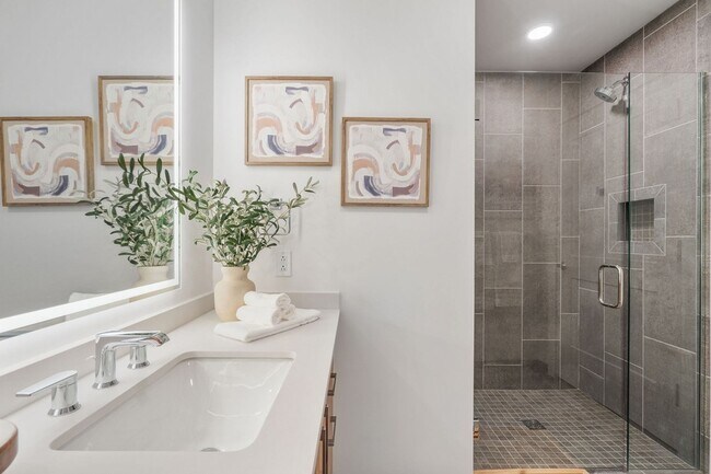 Building Photo - 1212 Demonbreun St