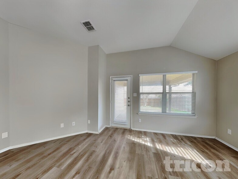 Building Photo - 10616 Lipan Trail