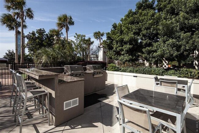 Building Photo - 360 Nueces St