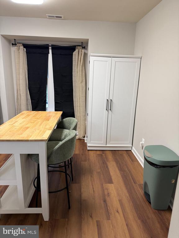 Building Photo - 2069 Tanglewood Dr