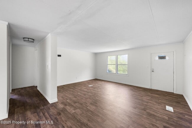Building Photo - 720 Edgebrook Dr