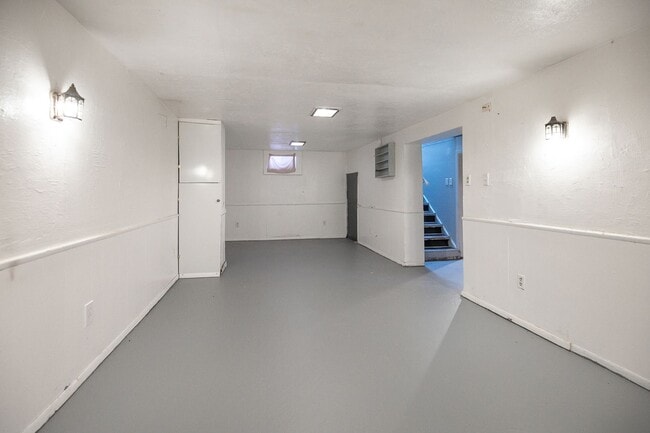 Building Photo - NEWLY RENOVATED! 3-BED, 1 BATH BEAUTIFUL  SINGLE- FAMILY HOME IN MAPLE HEIGHTS!